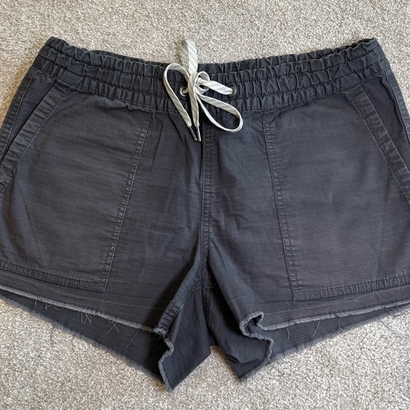 Vuori Women’s XS Gray Pull-On Shorts Elastic Waist Lightweight Active VGUC - Picture 5 of 7